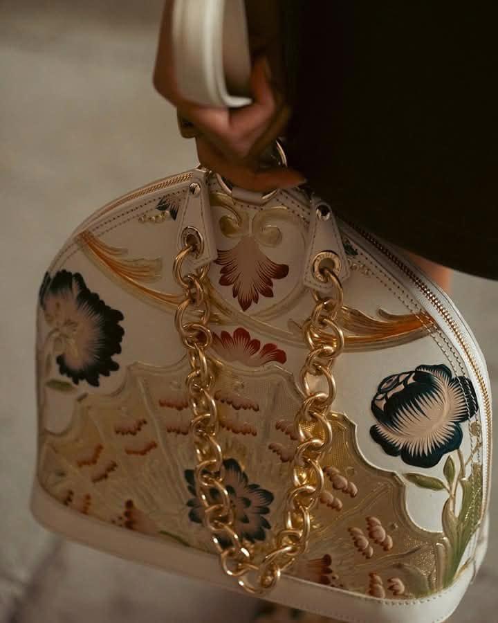Louis Vuitton Cruise 2026: Lập dị nhưng thực tế - Ảnh 19