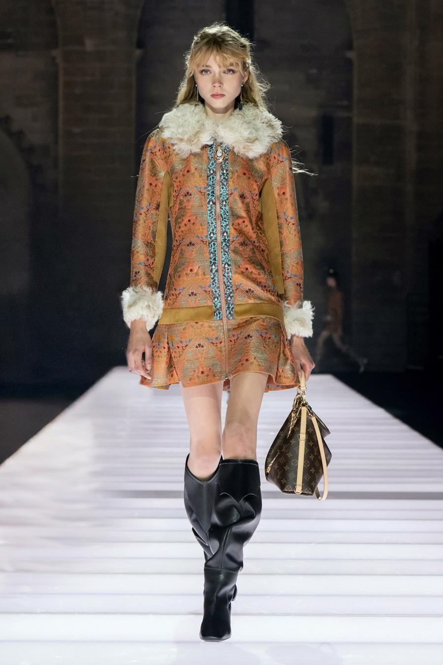 Louis Vuitton Cruise 2026: Lập dị nhưng thực tế - Ảnh 12