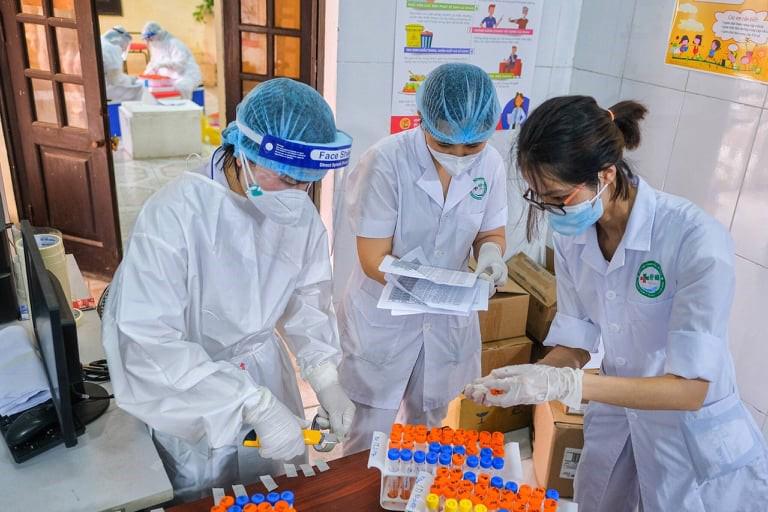 Thực hiện các hoạt động phòng bệnh. Ảnh: Tuấn Dũng.