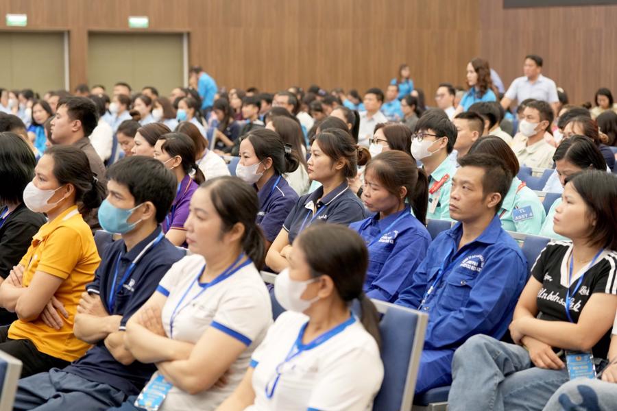 Đông đảo công nhân lao động Thủ đô tham dự chương trình đối thoại. Ảnh: Lao động Thủ đô.