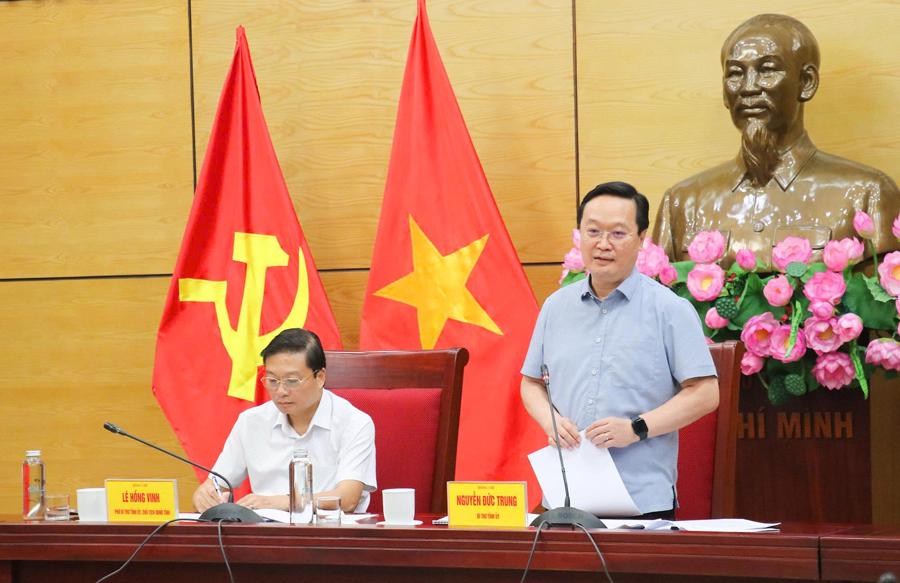 Bí thư Tỉnh ủy Nguyễn Đức Trung phát biểu tại cuộc họp