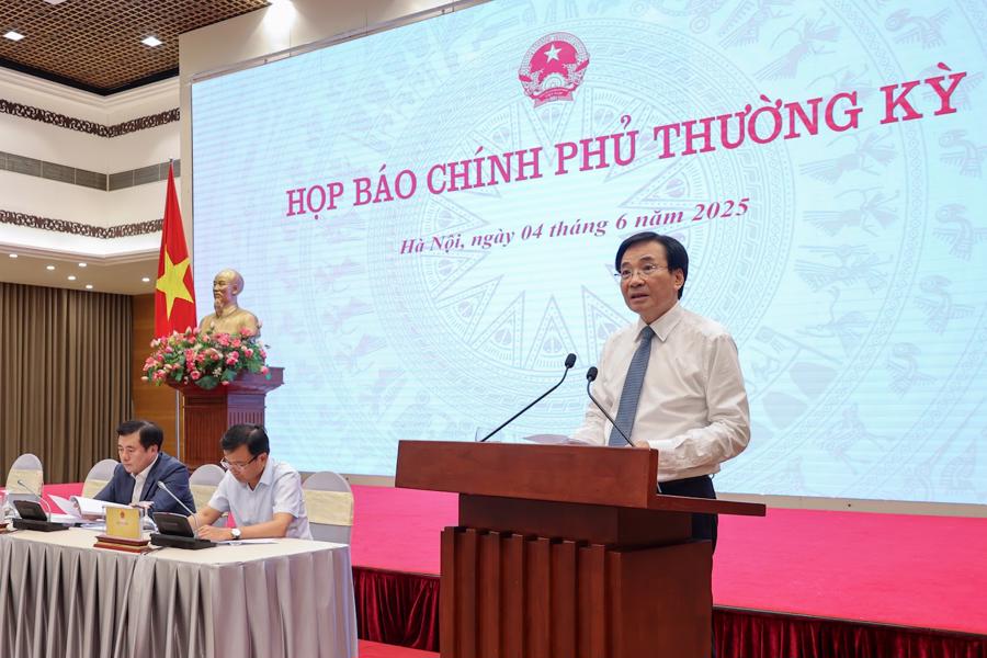 Bộ trưởng, Chủ nhiệm VPCP Trần Văn Sơn, Người phát ngôn của Chính phủ. Ảnh: VGP/Nhật Bắc.