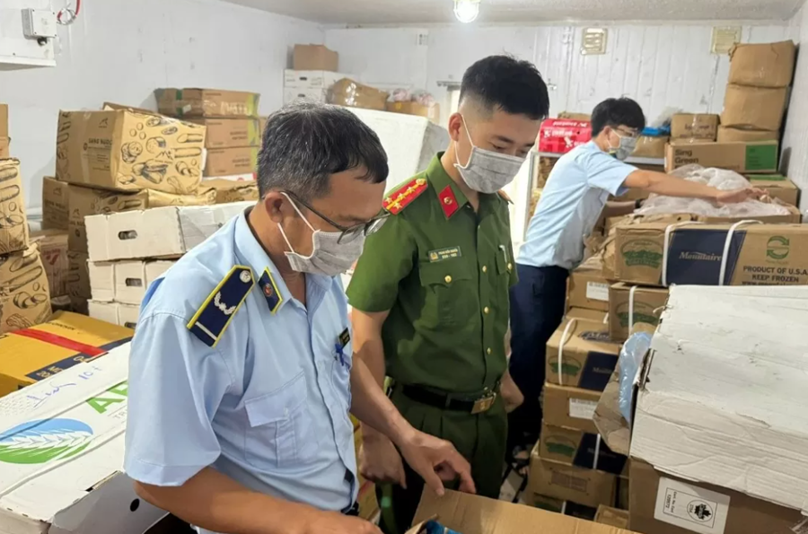 Tại thời điểm kiểm tra, chủ cơ sở không xuất trình được hóa đơn, chứng từ chứng minh nguồn gốc hợp pháp của số hàng hóa này.