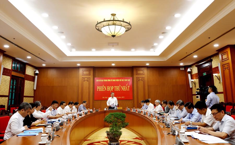 Ban Chỉ đạo Trung ương về hoàn thiện thể chế, pháp luật họp Phiên họp thứ nhất. Ảnh: VGP/Giang Oanh