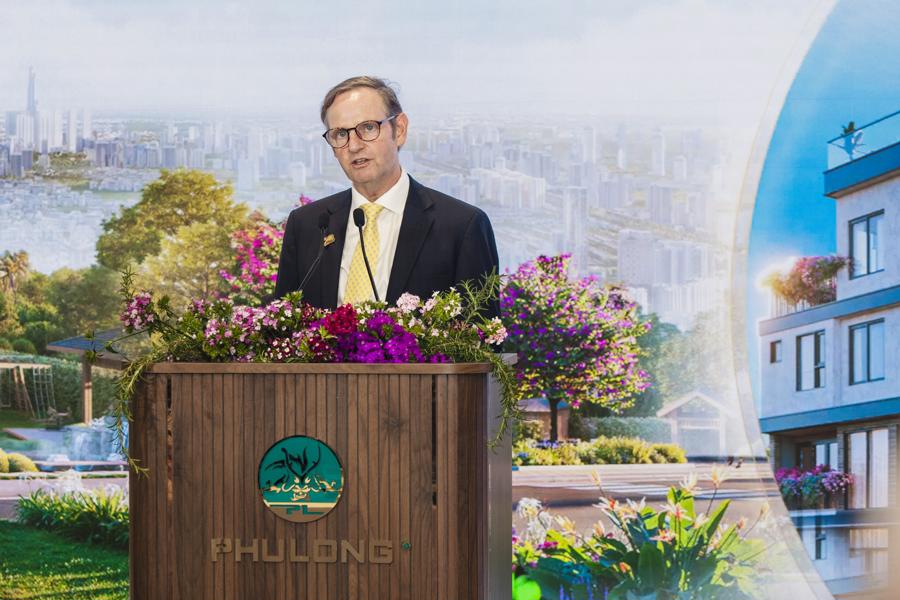 Ông Richard Mark Leech, Phó Tổng giám đốc Phú Long kỳ vọng sẽ cùng WorldHotels™ kiến tạo trải nghiệm sống “hàng hiệu” tại Essensia Parkway.