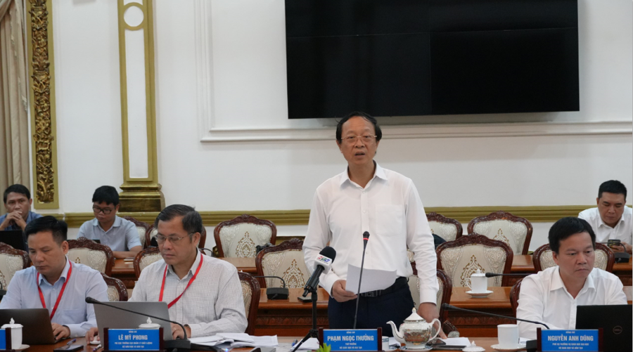 Thứ trưởng Bộ Giáo dục và Đào tạo Phạm Ngọc Thưởng phát biểu tại buổi làm việc - Nguồn: Cổng thông tin điện tử TP.HCM.
