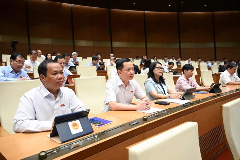 Quốc hội nghe trình bày Tờ trình về sửa đổi, bổ sung Chương trình Kỳ họp thứ 9.