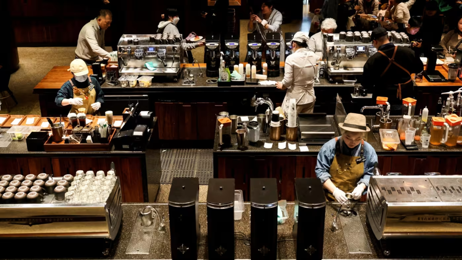 Starbucks cuối cùng vẫn phải tham gia vào cuộc chiến giá cả - Ảnh 2