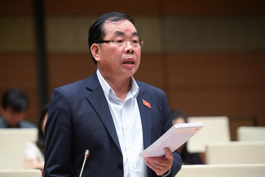 Đại biểu Nguyễn Quang Huân, Đoàn đại biểu Quốc hội tỉnh Bình Dương, nêu quan điểm.