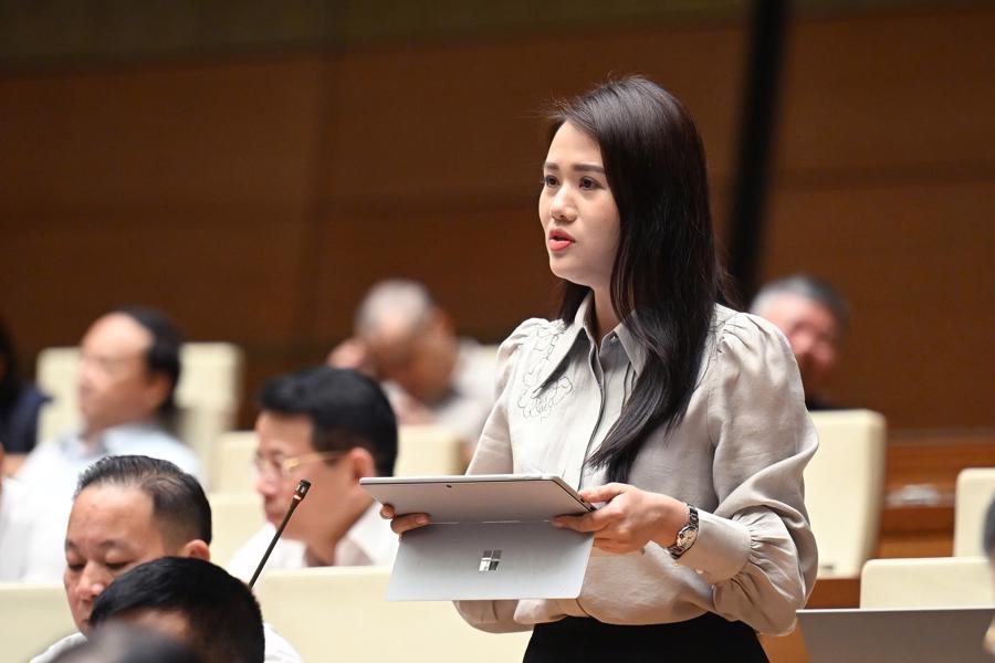 Đại biểu Vương Thị Hương, đoàn ĐBQH tỉnh Hà Giang. Ảnh: Quochoi.vn.