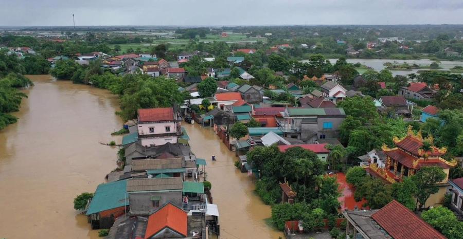 Nhiều khu vực Phong Điền, thành phố Huế nước dâng cao gây ngập sâu