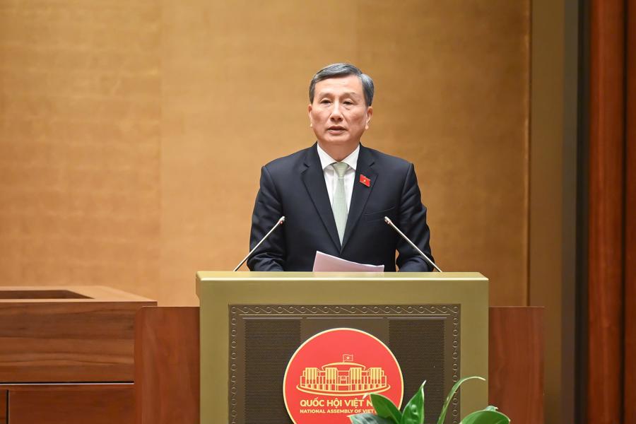 Chủ nhiệm Ủy ban Khoa học, Công nghệ và Môi trường của Quốc hội Lê Quang Huy trình bày báo cáo thẩm tra. Ảnh: Media Quốc hội.