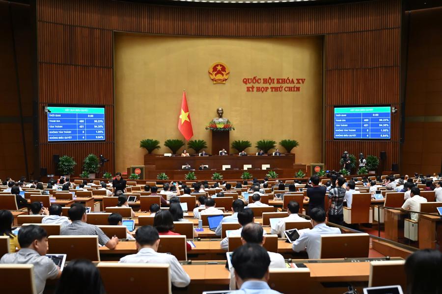 Toàn cảnh phiên họp sáng 16/6.