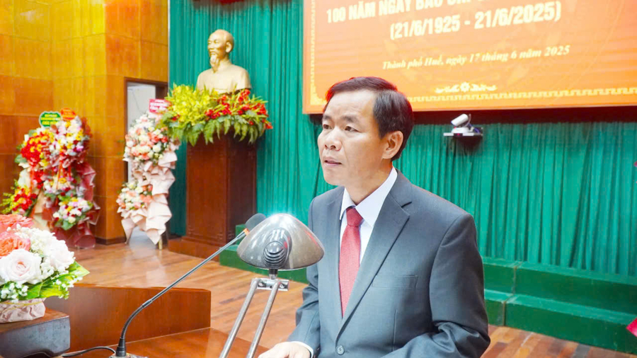 Chủ tịch UBND thành phố Huế Nguyễn Văn Phương phát biểu tại buổi lễ