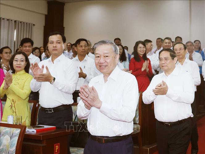 Tổng Bí thư Tô Lâm, Thủ tướng Phạm Minh Chính cùng đoàn công tác Trung ương đến dự buổi làm việc - Ảnh: TTXVN.