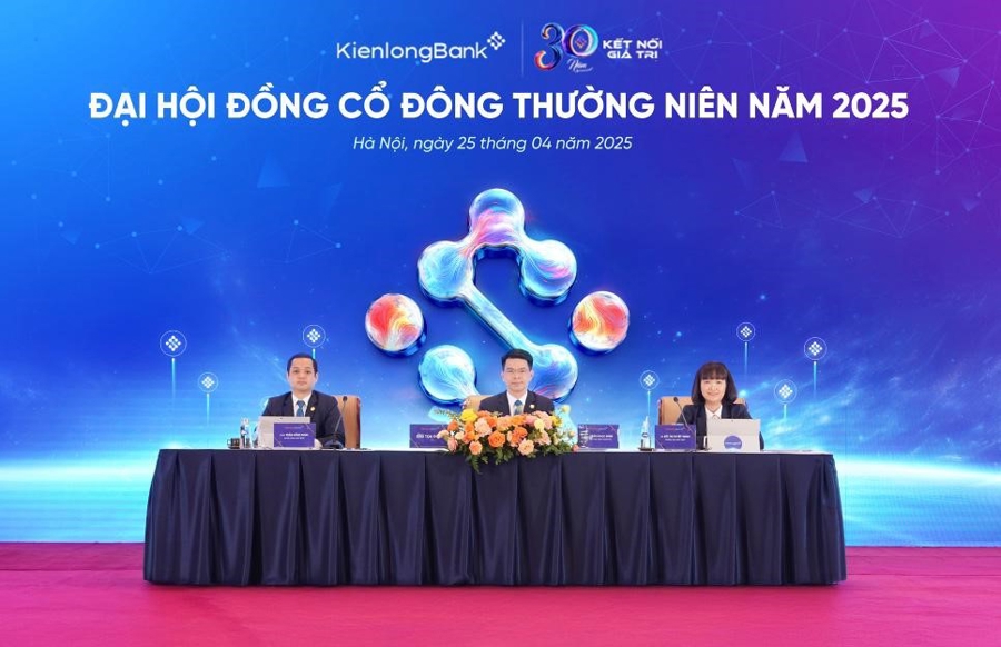 Tại ĐHĐCĐ thường niên 2025, Cổ đông KienlongBank đã thông qua nhiều nội dung quan trọng.