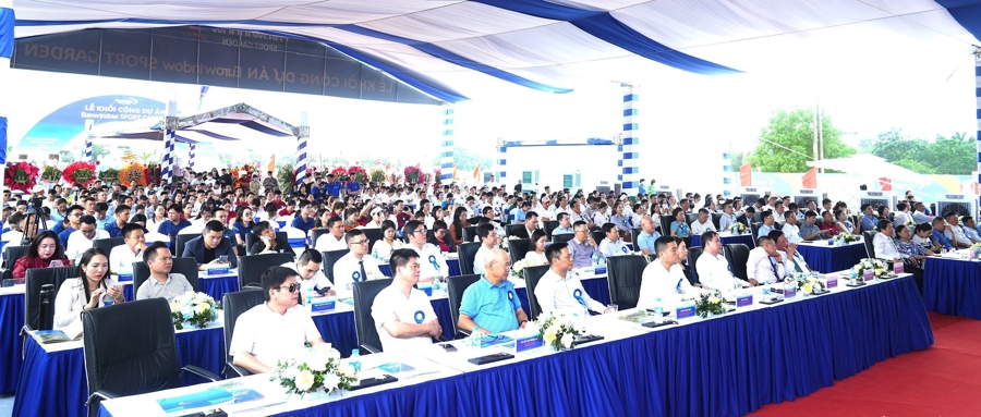 Các đại biểu tham dự buổi lễ.