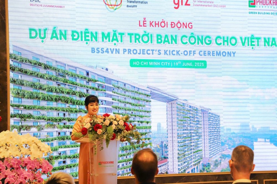 Bà Lưu Thị Thanh Mẫu: "Điện mặt trời ban công sẽ là một phần trong chiến lược sống xanh".