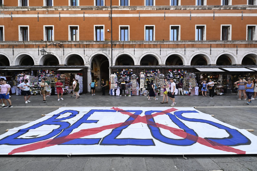 Đám cưới triệu USD của tỷ phú Jeff Bezos: Lợi hay hại cho Venice? - Ảnh 1