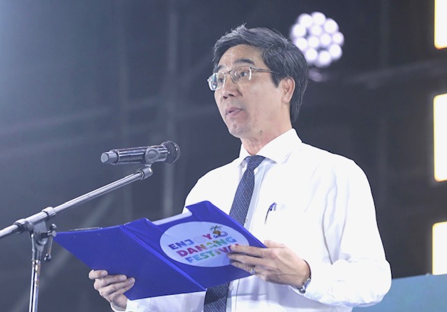Phó Chủ tịch UBND thành phố Đà Nẵng Trần Chí Cường phát biểu khai mạc lễ hội. Ảnh Ngô Anh Văn.