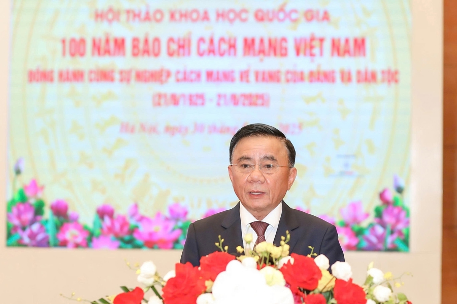 Ủy viên Bộ Chính trị, Thường trực Ban Bí thư Trần Cẩm Tú.