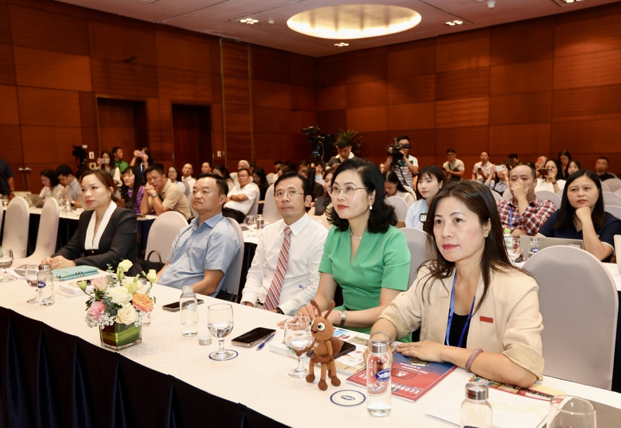Với sự chuẩn bị kỹ lưỡng, từ t&acirc;m sức của h&agrave;ng trăm diễn giả, chuy&ecirc;n gia truyền th&ocirc;ng, c&aacute;c nh&agrave; b&aacute;o nổi tiếng, năm nay. Diễn đ&agrave;n B&aacute;o ch&iacute; to&agrave;n quốc lần thứ 2 đ&atilde; diễn ra hết sức th&agrave;nh c&ocirc;ng, thu h&uacute;t sự quan t&acirc;m đặc biệt của c&ocirc;ng ch&uacute;ng v&agrave; những người l&agrave;m b&aacute;o. Chuỗi sự kiện cũng l&agrave; điểm nhấn quan trọng, khai mở kh&ocirc;ng gian s&aacute;ng tạo, để n&acirc;ng tầm chiến lược cho b&aacute;o ch&iacute; c&aacute;ch mạng Việt Nam tr&ecirc;n h&agrave;nh tr&igrave;nh vươn m&igrave;nh c&ugrave;ng d&acirc;n tộc, xứng tầm nền b&aacute;o ch&iacute; chuy&ecirc;n nghiệp, nh&acirc;n văn, hiện đại...