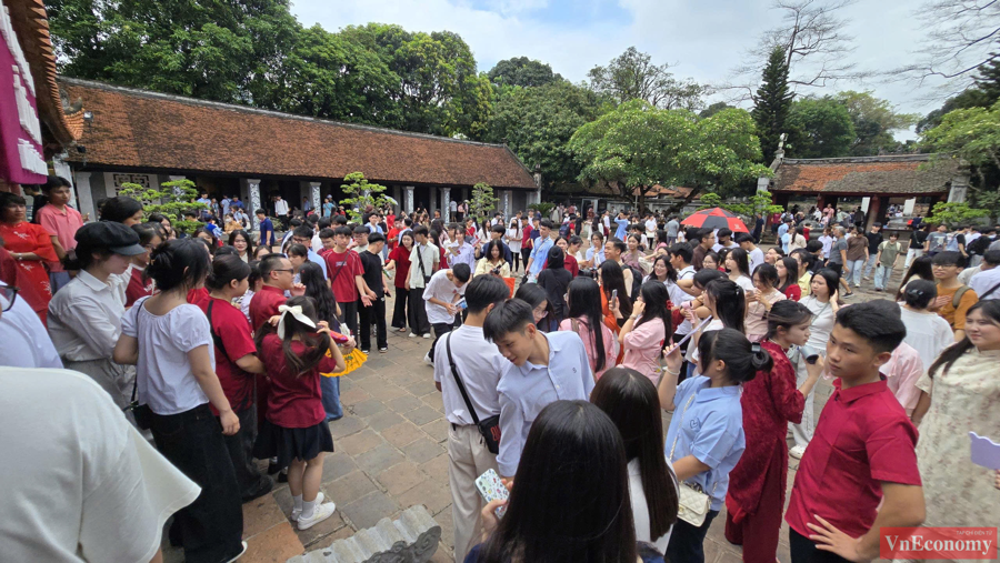 Văn Miếu - Quốc Tử Giám là khu di tích tâm linh, biểu tượng của trí tuệ, truyền thống hiếu học.