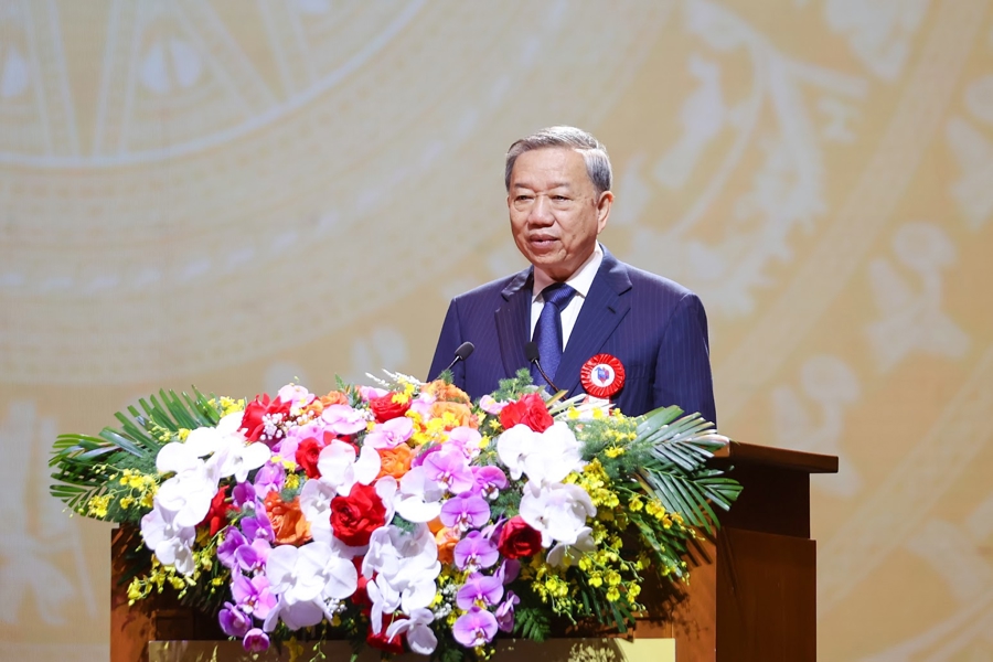 Tổng Bí thư đề nghị báo chí phải trở thành lực lượng kiến tạo niềm tin, cổ vũ khát vọng phát triển, góp phần hiện thực hóa mục tiêu xây dựng một nước Việt Nam hùng cường, thịnh vượng, trường tồn trong kỷ nguyên vươn mình của dân tộc. Ảnh: Trí Phong.