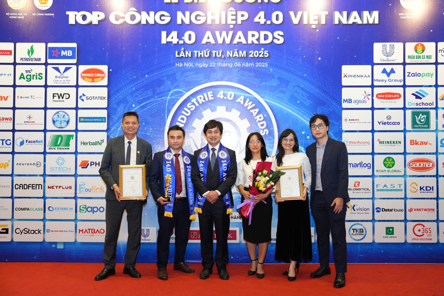 Lãnh đạo Meey Group tại Lễ vinh danh Top Công nghiệp 4.0 Việt Nam – Industrie 4.0 Awards.
