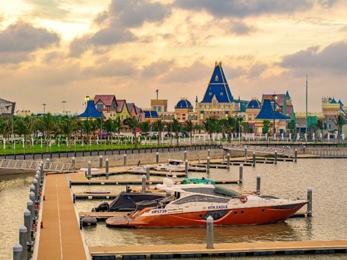 Hệ thống tiện ích đẳng cấp của Vinhomes Royal Island thu hút giới đầu tư và cư dân quốc tế.