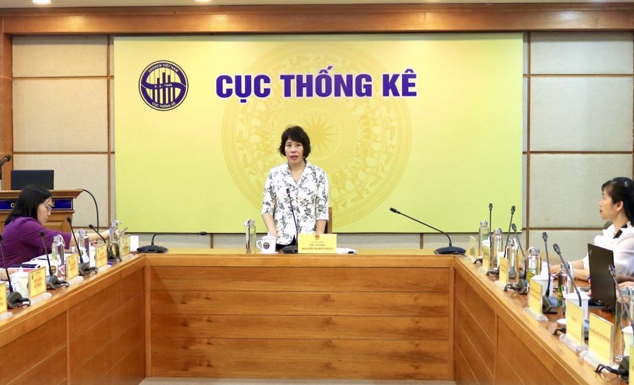 Thứ trưởng Bộ Tài chính Nguyễn Thị Bích Ngọc phát biểu tại Hội nghị. 