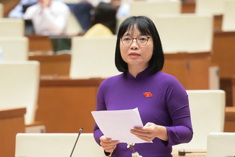 Đại biểu Nguyễn Thị Việt Nga, đo&agrave;n Hải Dương.