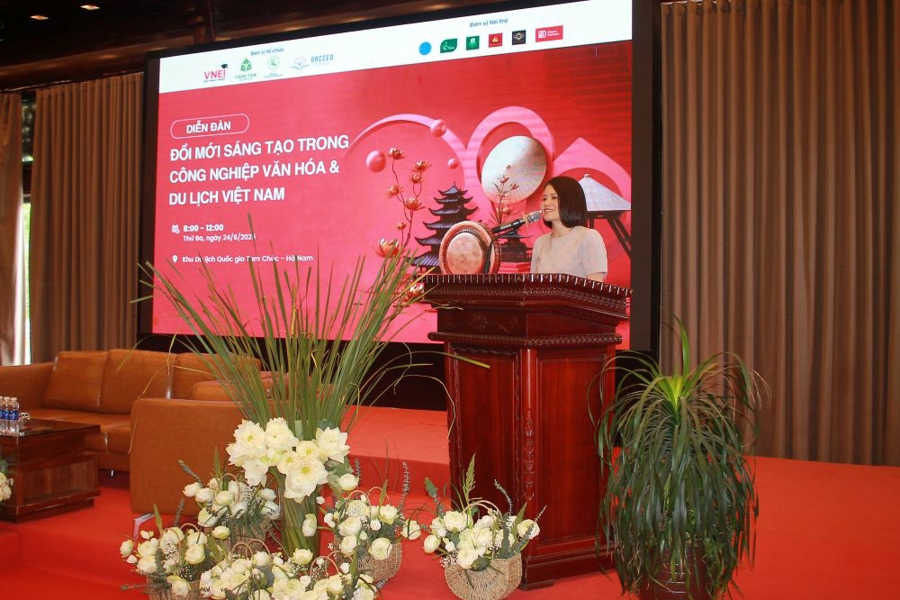 B&agrave; Đường Ngọc H&agrave;: "Ch&uacute;ng t&ocirc;i đang chuyển m&igrave;nh từ m&ocirc; h&igrave;nh quản l&yacute; di t&iacute;ch đơn thuần sang một đơn vị s&aacute;ng tạo v&agrave; năng động". Ảnh Chu Kh&ocirc;i.