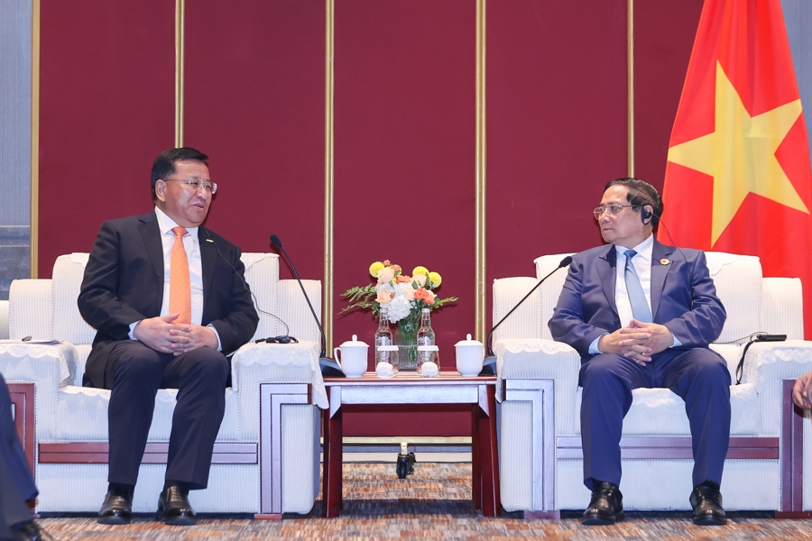 Thủ tướng Phạm Minh Chính tiếp ông Đới Hòa Căn, Chủ tịch Tập đoàn Xây dựng đường sắt Trung Quốc (CRCC) - Ảnh: VGP