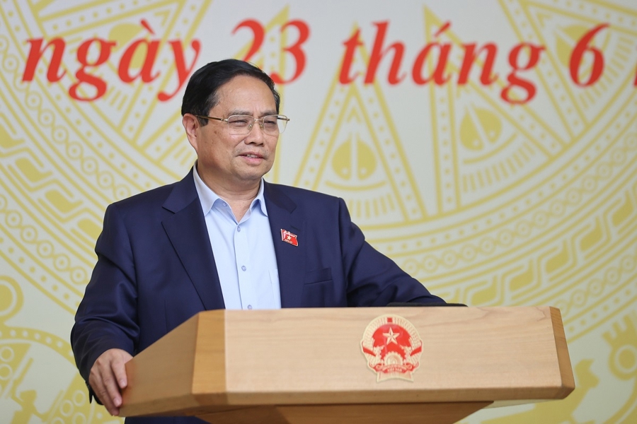 Thủ tướng đề nghị phát động phong trào để mỗi người dân là một chiến sĩ trong cuộc chiến với buôn lậu, gian lận thương mại, hàng giả, xâm phạm quyền sở hữu trí tuệ. Ảnh: VGP.