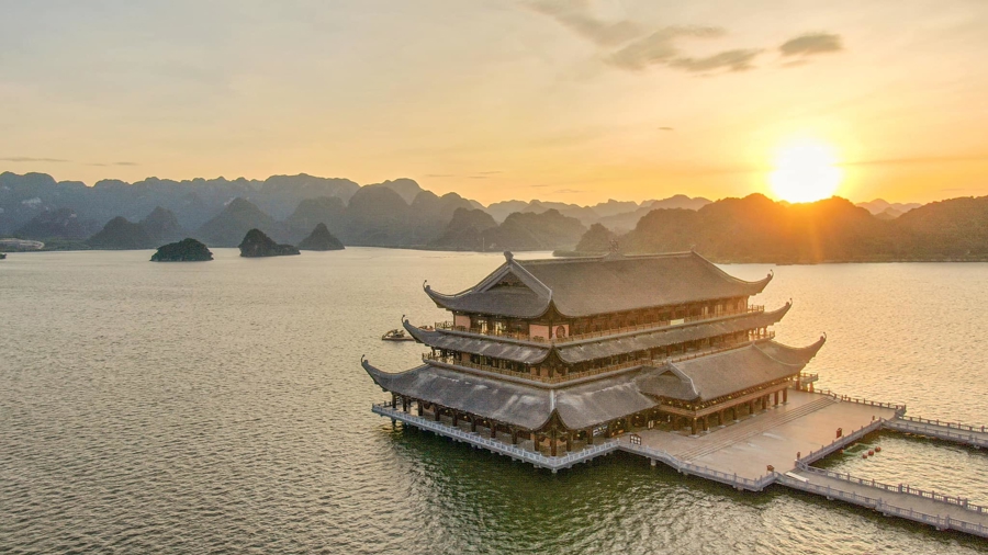 Ch&ugrave;a Tam Ch&uacute;c, H&agrave; Nam.