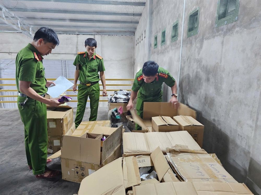 THiện Phòng Cảnh sát kinh tế Công an tỉnh Quảng Trị đã lập biên bản, tiến hành niêm phong và tạm giữ toàn bộ số hàng để tiếp tục điều tra, xử lý theo quy định của pháp luật.