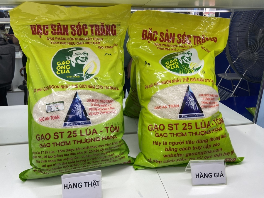 Trưng bày các sản phẩm tịch thu trong Tháng cao điểm chống hàng giả, gian lận thương mại - Ảnh 1