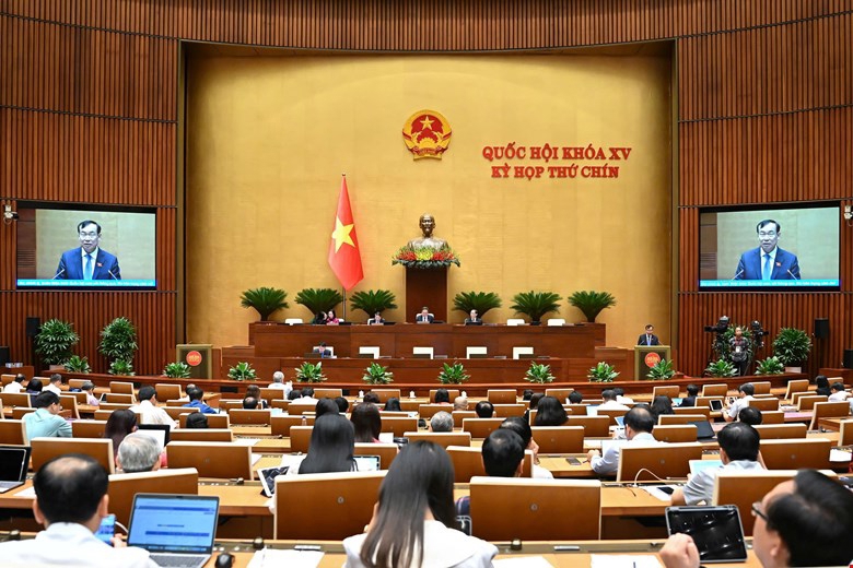 Chủ nhiệm Ủy ban Quốc phòng, An ninh và Đối ngoại của Quốc hội Lê Tấn Tới báo cáo giải trình, tiếp thu, chỉnh lý dự thảo luật.