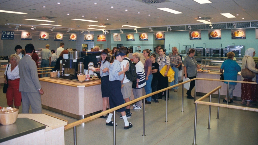 Một nhà hàng Ikea tại Vienna, Áo, năm 1999.