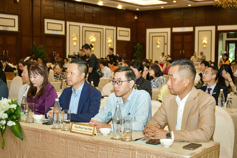 Các đại biểu tham dự sự kiện.
