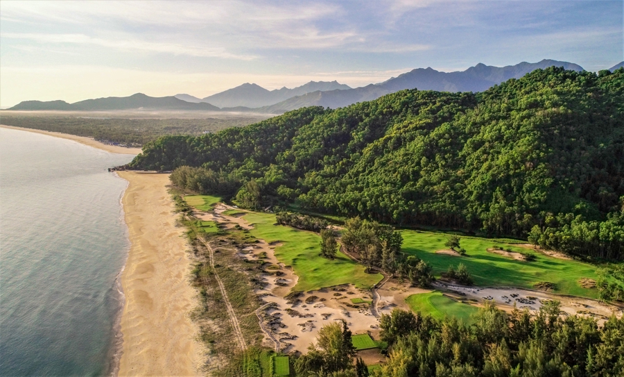 Laguna Golf Lăng Cô - một trong những khu nghỉ dưỡng có sân golf đạt chuẩn quốc tế.