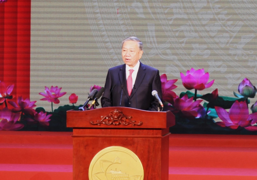 Tổng Bí thư Tô Lâm phát biểu với nhân dân Thành phố, đồng thời gửi gắm thông điệp tới nhân dân cả nước. Ảnh: VGP.