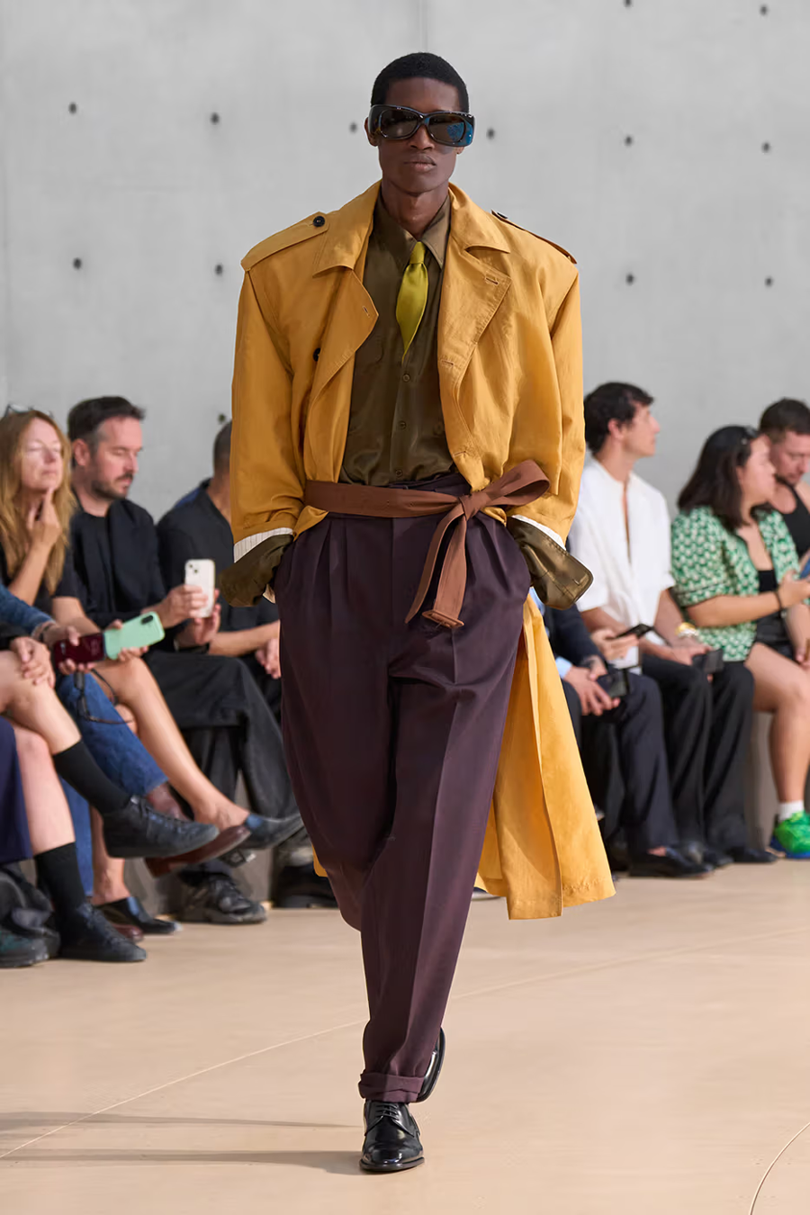 Saint Laurent mở màn Tuần lễ thời trang nam Paris - Ảnh 14