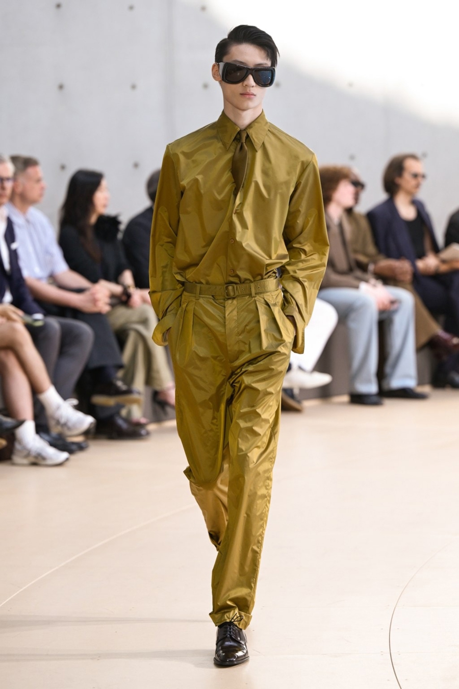 Saint Laurent mở màn Tuần lễ thời trang nam Paris - Ảnh 5