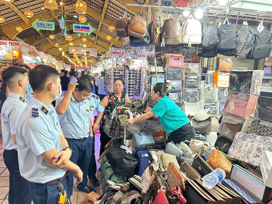 Cần chấm dứt văn hóa tiêu dùng “hàng fake” - Ảnh 1