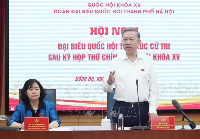 Tổng B&iacute; thư T&ocirc; L&acirc;m ph&aacute;t biểu tại cuộc tiếp x&uacute;c cử tri.