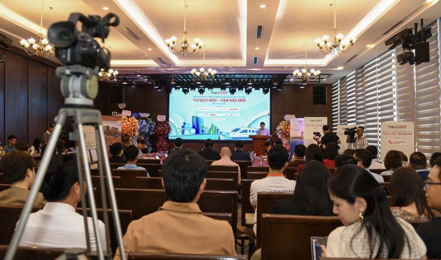 Toàn cảnh diễn đàn
