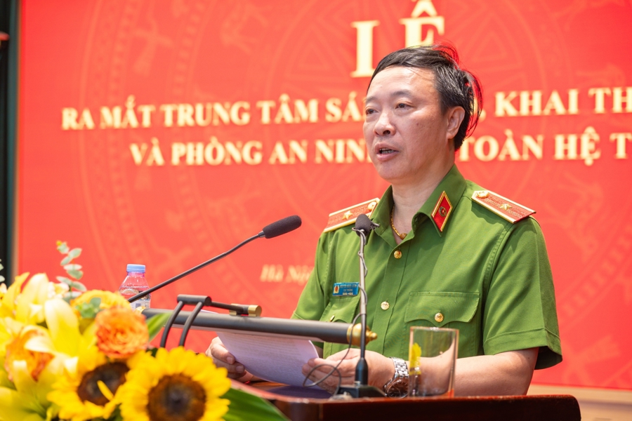 Thiếu tướng Nguyễn Ngọc Cương, Giám đốc Trung tâm Dữ liệu quốc gia phát biểu tại Lễ ra mắt. 