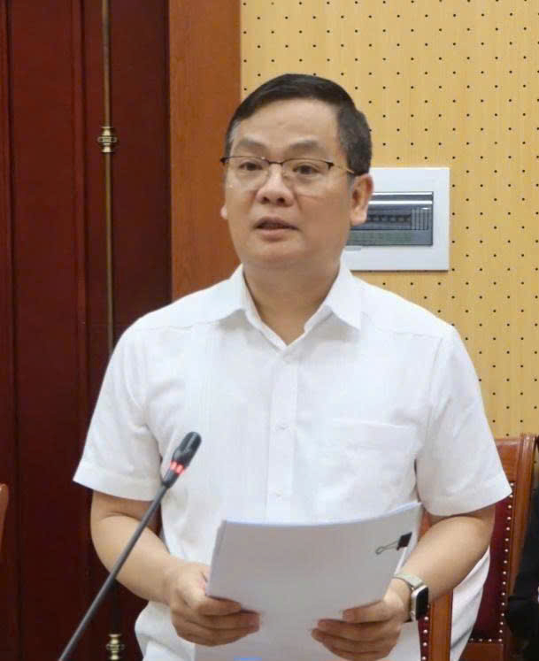 Từ ngày 1/10/2025, tất cả các bệnh viện sẽ phải thực hiện kê đơn thuốc điện tử. Và đến ngày 1/1/2026, tất cả cơ sở khám chữa bệnh khác cũng sẽ bắt buộc thực hiện kê đơn điện tử - ông Vương Ánh Dương, Phó Cục trưởng Cục Quản lý Khám, chữa bệnh (Bộ Y tế).
